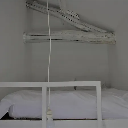 Hostal Iporto Suites *
